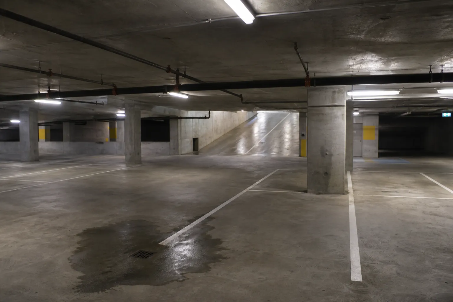 Stationnement souterrain d’immeuble locatif
